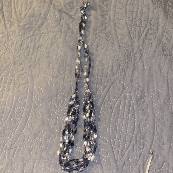 8 Different Necklaces - Picture 5 of 9